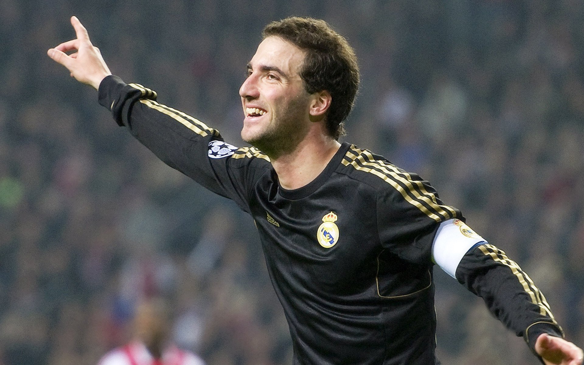 “中超联赛各大豪门展现强大实力，冠军竞争愈发激烈”，中超传统豪门排名